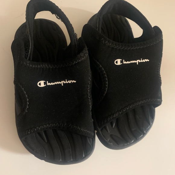 Champion sandals baby/ toddler size - Picture 2 of 3
